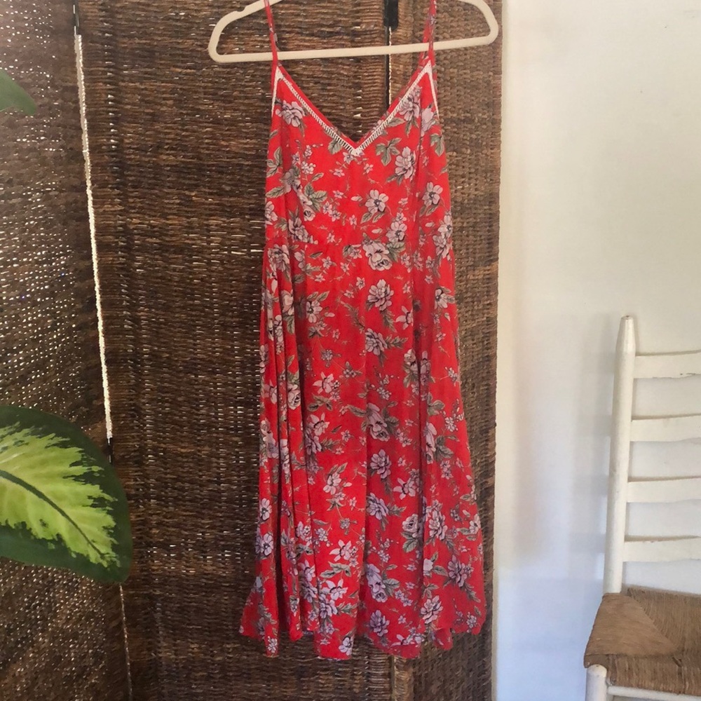 Lulu’s Red Floral Midi Dress
